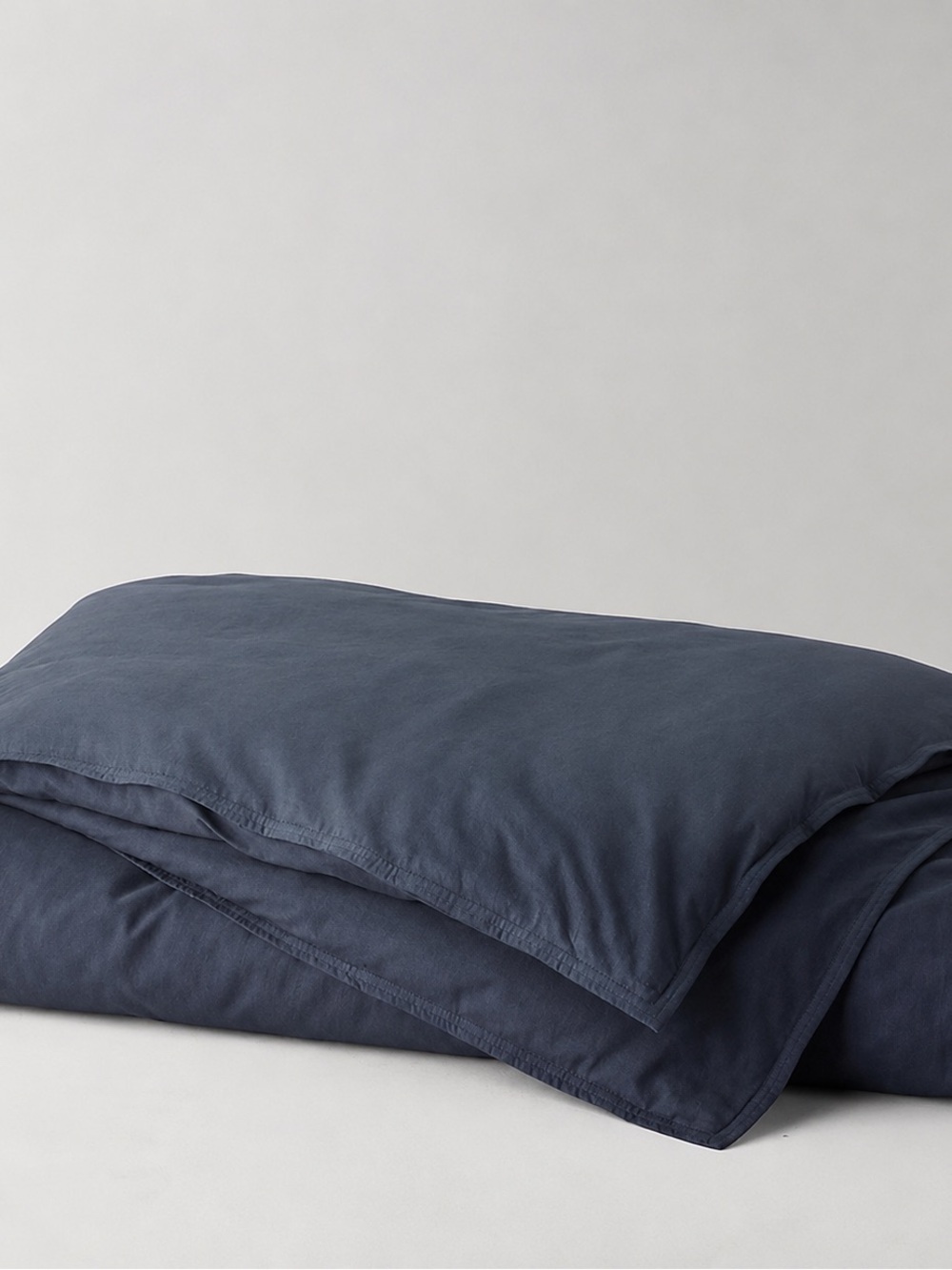 RH TEEN NAVY BLUE VINTAGE-WASHED COTTON DUVET COVER IN TWIN SIZE. (2 AVAILABLE)